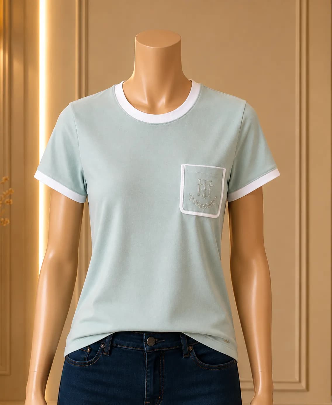 Blusa Guess para Dama – Verde Menta con Detalles Blancos