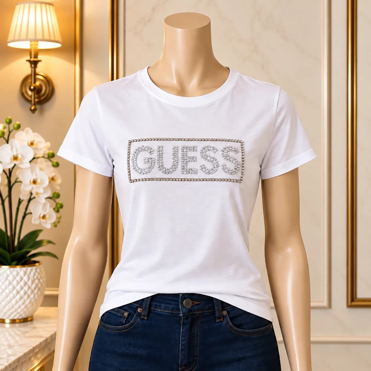 Blusa Guess Blanca para Dama con Logo de Pedrería