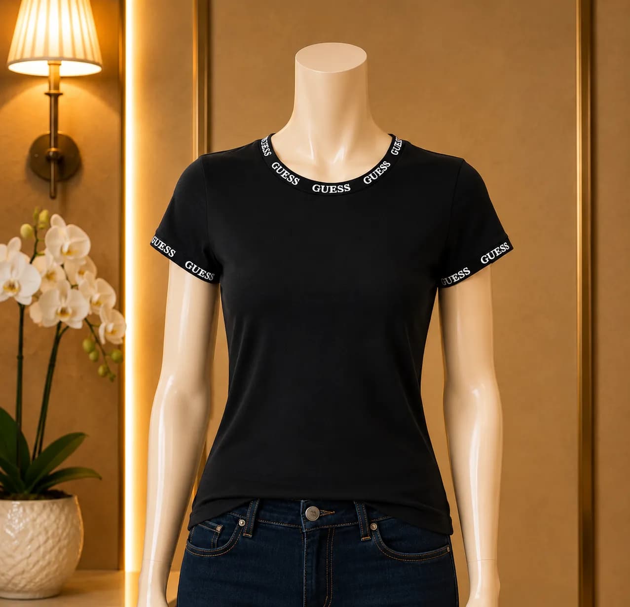 Blusa Guess de Detalle Icónico