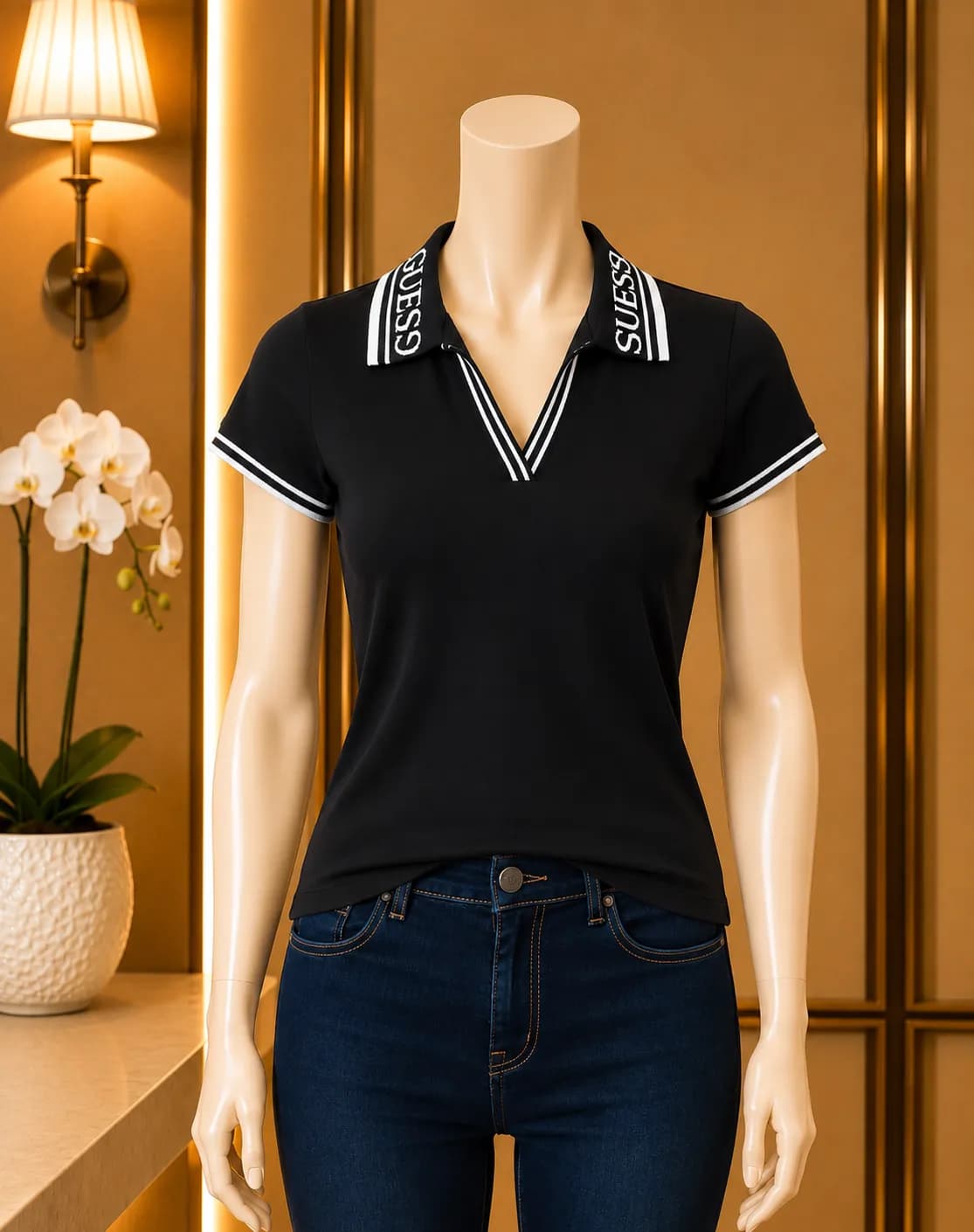 Blusa Guess con Cuello en Contraste