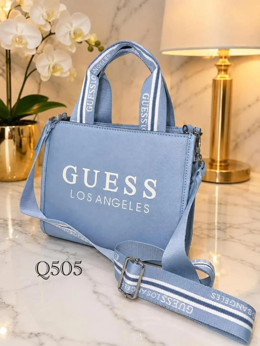 Crossbody con Asas y Strap Deportivo · Guess los Angeles