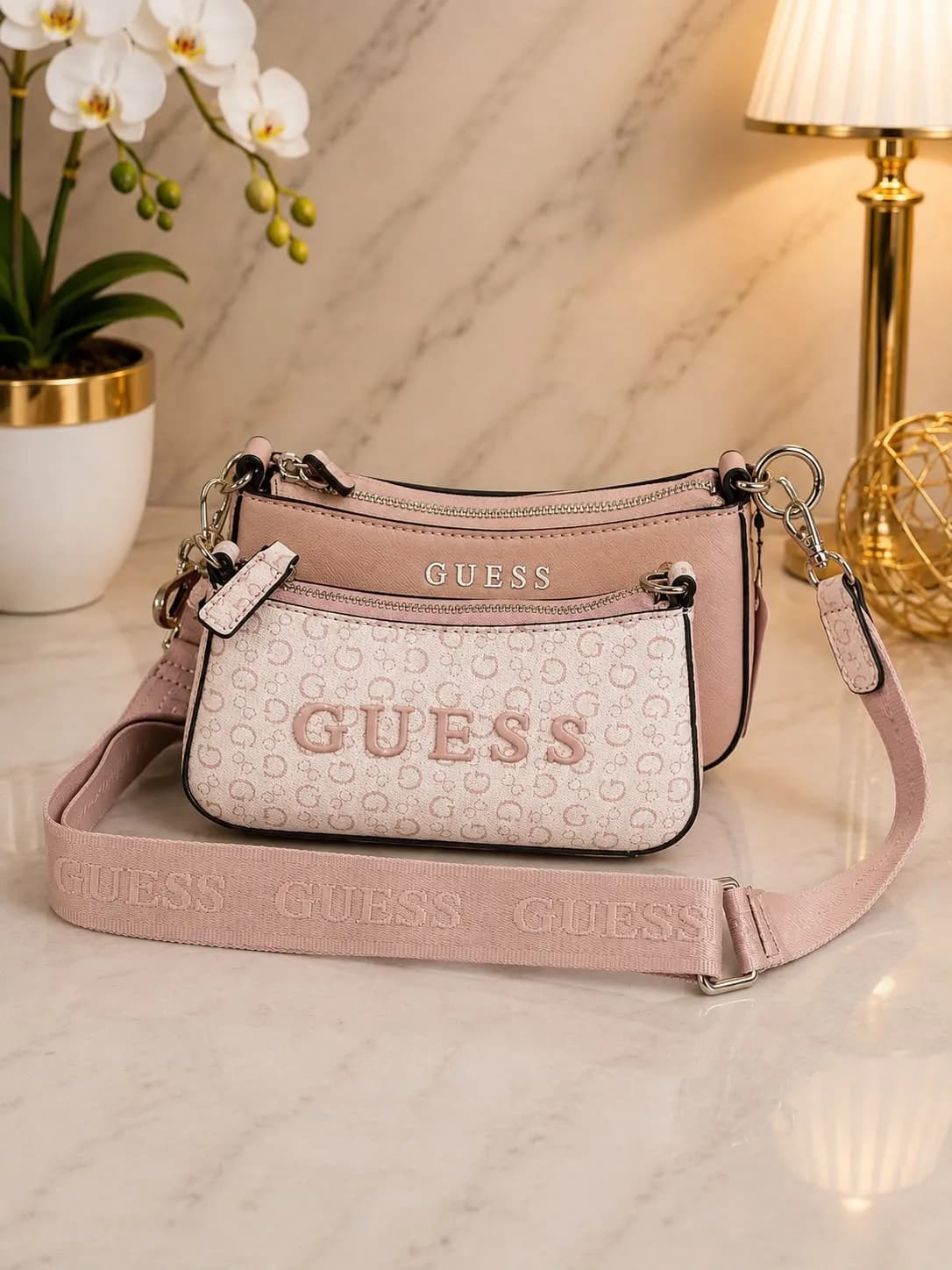 Crossbody GUESS  2 Piezas Rosa con Strap Deportivo
