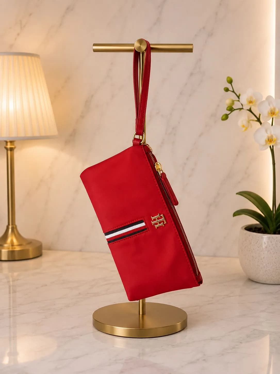 Muñequera Tommy Hilfiger Roja, Detalle Tricolor