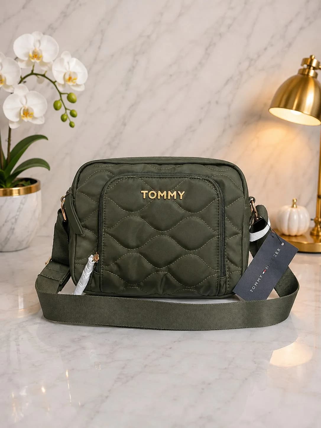Crossbody Tommy Hilfiger Acolchado Verde Olivo con Correa Ajustable